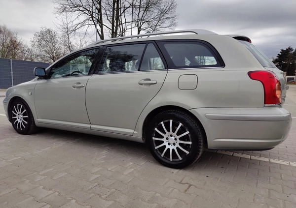 Toyota Avensis cena 15900 przebieg: 220000, rok produkcji 2005 z Góra małe 154